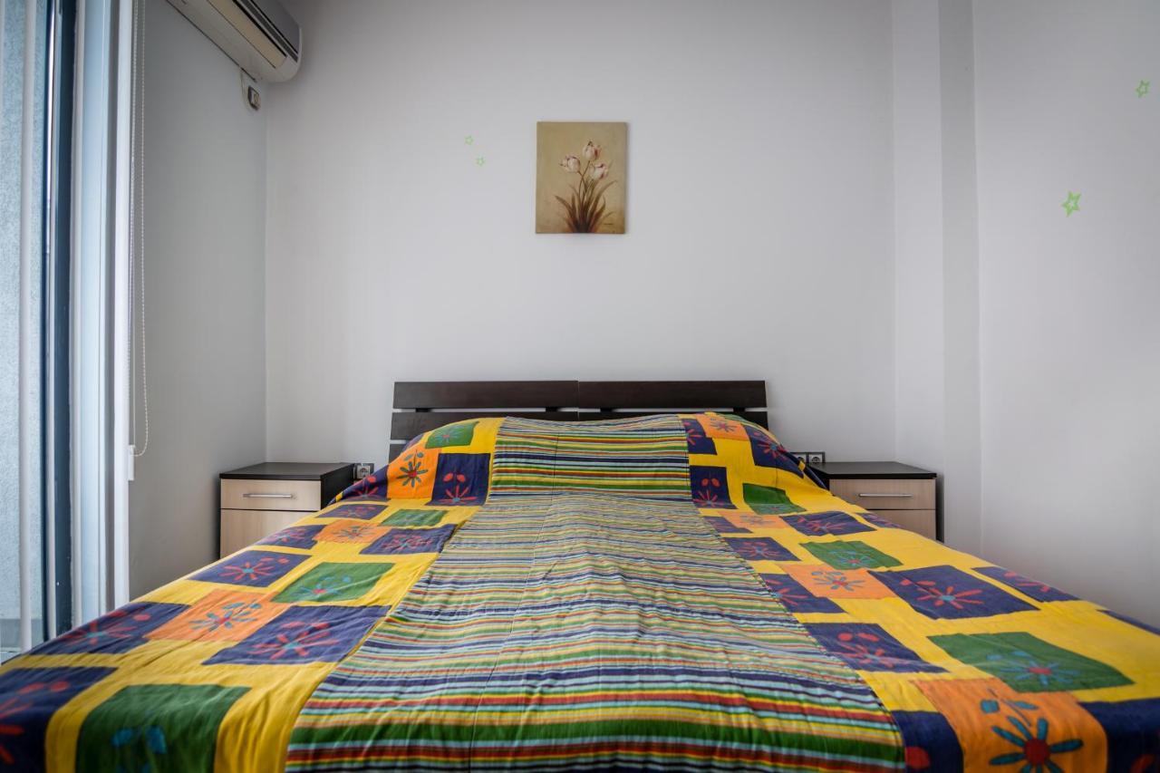 בורגאס Cozy One-Bedroom Apartment In Night Breeze מראה חיצוני תמונה