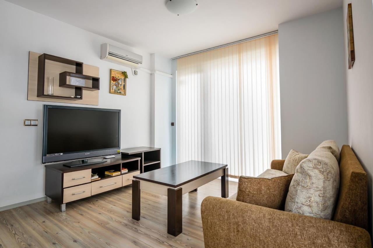 בורגאס Cozy One-Bedroom Apartment In Night Breeze מראה חיצוני תמונה