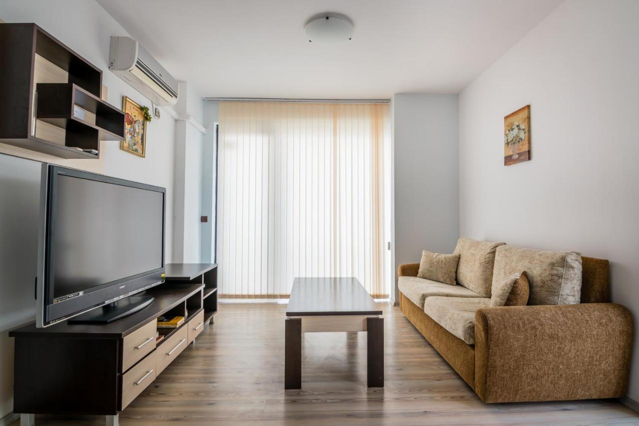 בורגאס Cozy One-Bedroom Apartment In Night Breeze מראה חיצוני תמונה