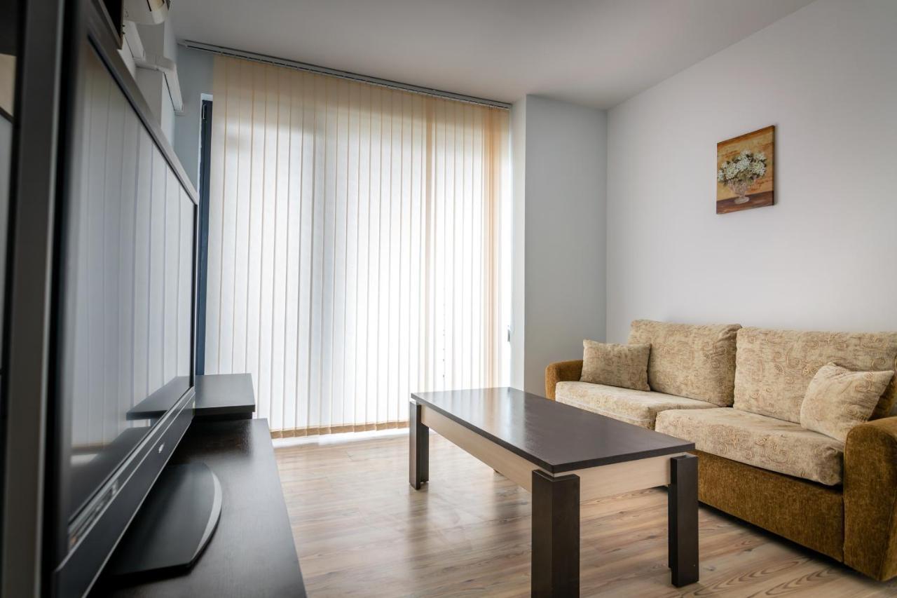 בורגאס Cozy One-Bedroom Apartment In Night Breeze מראה חיצוני תמונה