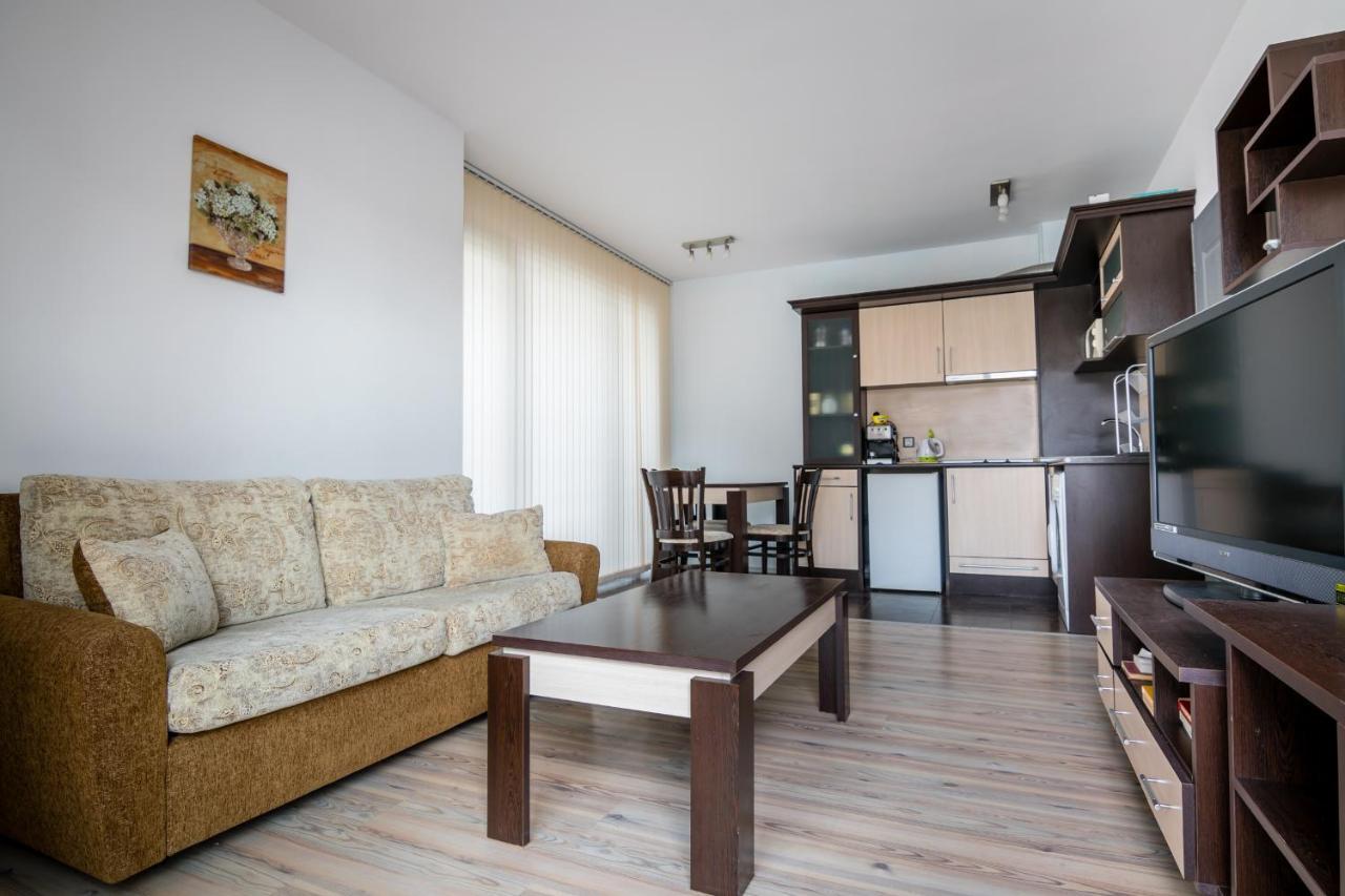 בורגאס Cozy One-Bedroom Apartment In Night Breeze מראה חיצוני תמונה