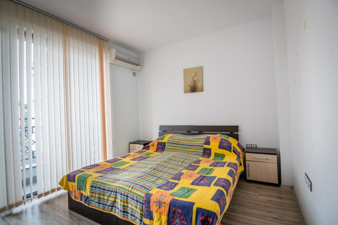 בורגאס Cozy One-Bedroom Apartment In Night Breeze מראה חיצוני תמונה